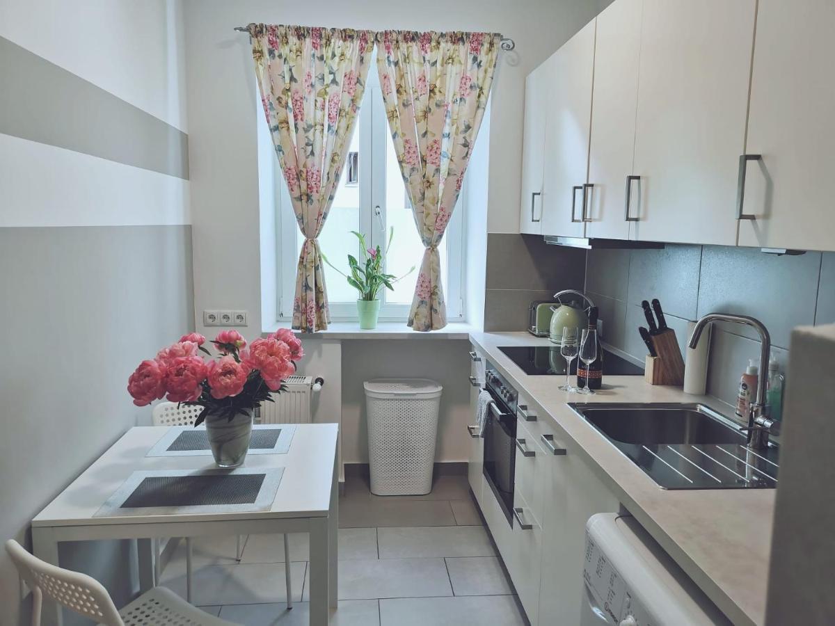 Central Point Apartments Wina Bagian luar foto