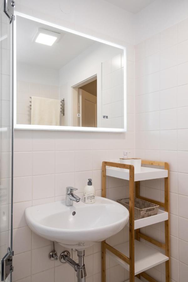Central Point Apartments Wina Bagian luar foto